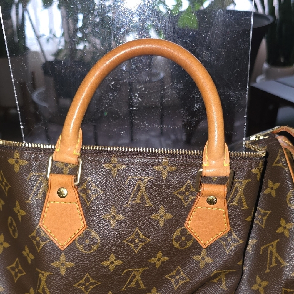 Louis Vuitton Monogram Canvas Speedy 40 - Picture 9 of 17